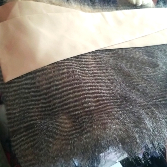 Faux feather fur shawl gold tan and black - Picture 2 of 3